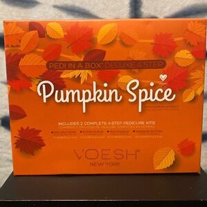 Voesh New York pumpkin spice pedi in a box